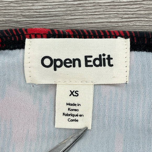 NWT - OPEN EDIT Off The Shoulder Cutout Top in Red Bloom - Size XS - Picture 2 of 10